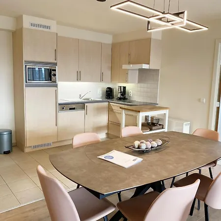 In Near The * 尼乌波特